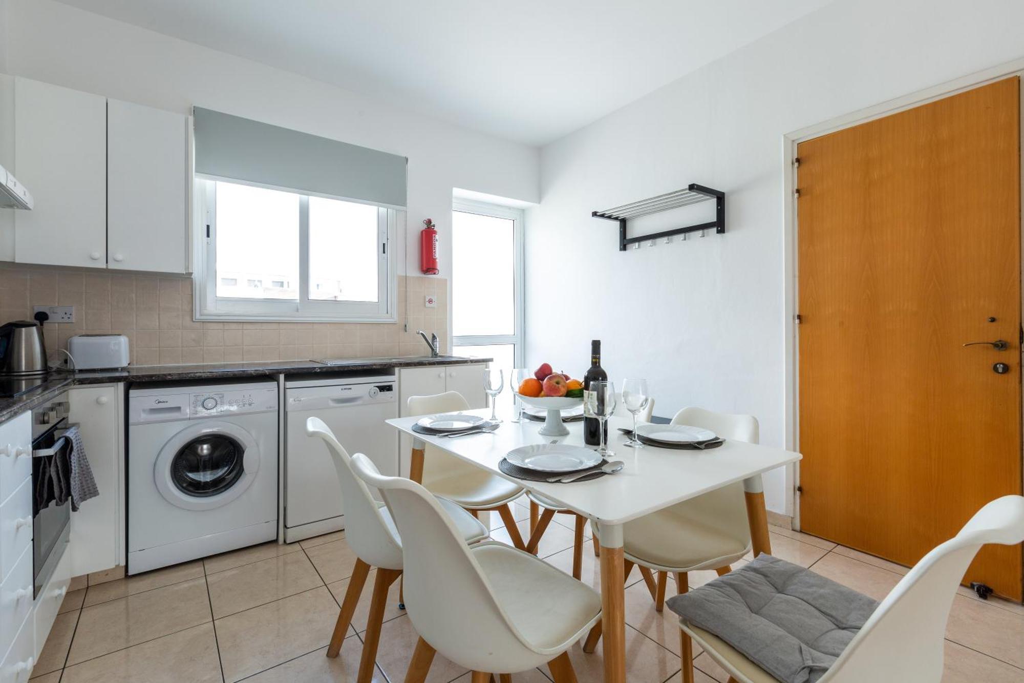 Beautiful 2 Bed Apartment In Paphos Cyprus Екстериор снимка