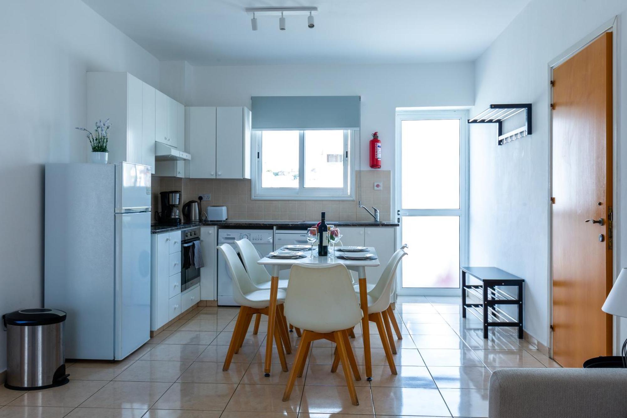 Beautiful 2 Bed Apartment In Paphos Cyprus Екстериор снимка