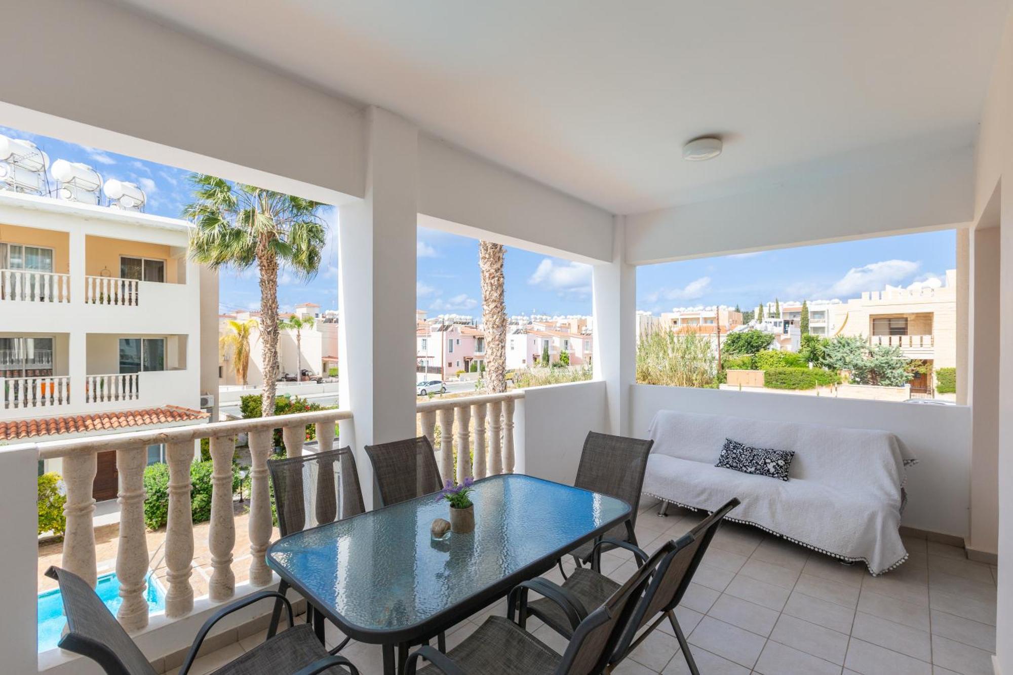Beautiful 2 Bed Apartment In Paphos Cyprus Екстериор снимка