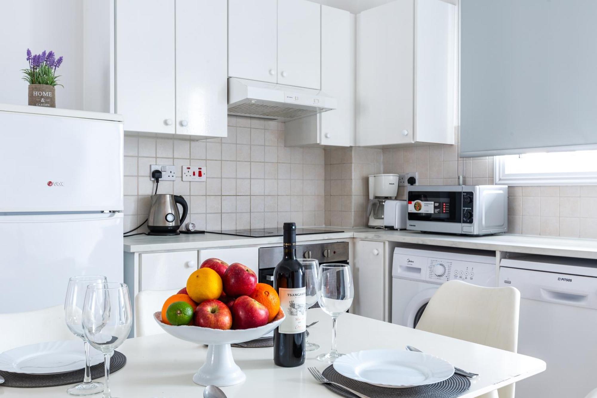 Beautiful 2 Bed Apartment In Paphos Cyprus Екстериор снимка